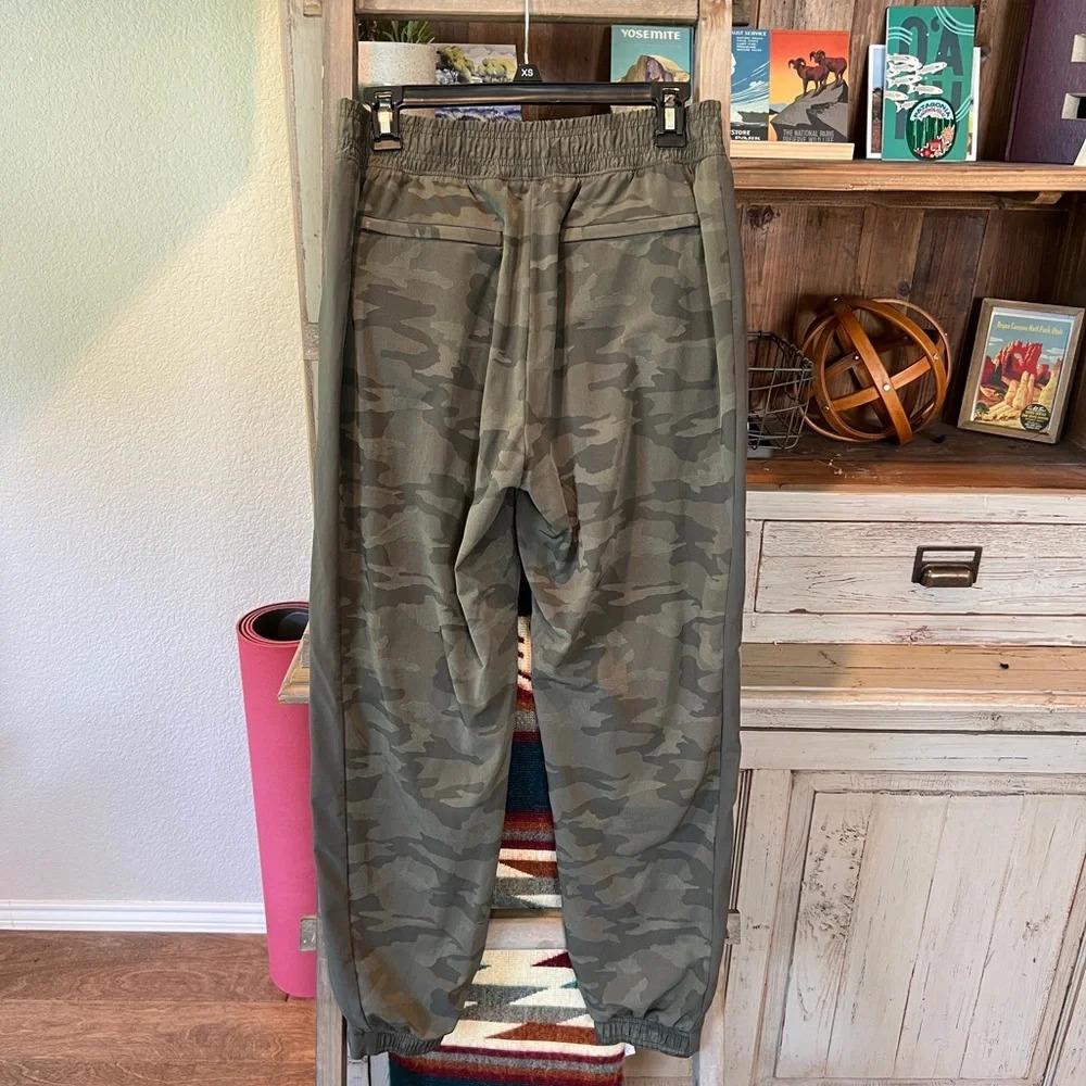 Athleta Brooklyn textured lined jogger size 6 - Picture 5 of 13